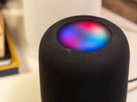 Apple HomePod (2023) mit aktiver Siri