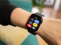 Wir sehen die Apple Watch SE mit ihren Schnellstart-Funktionen