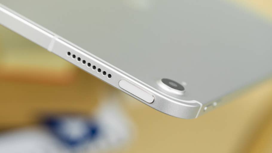 Apple iPad 2022 mit Blick auf die Kamera