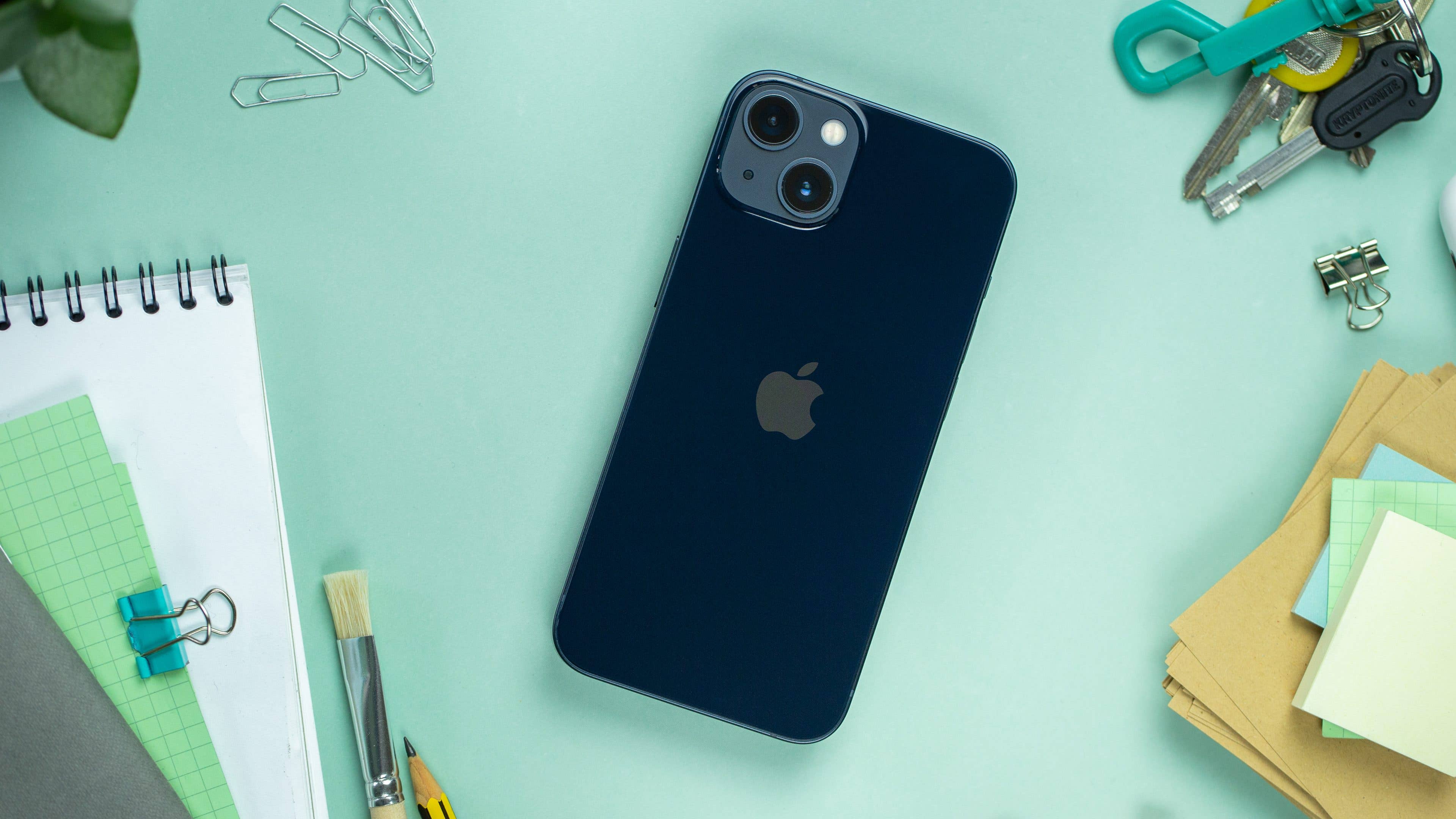 Die Rückseite des iPhone 13 NextPIT Apple iPhone 13