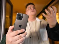 Antoine mit iPhone 14 Pro Max