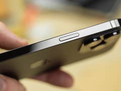 iPhone 14 Pro Max von der Seite