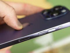 Das Apple iPhone 14 Pro von der Seite