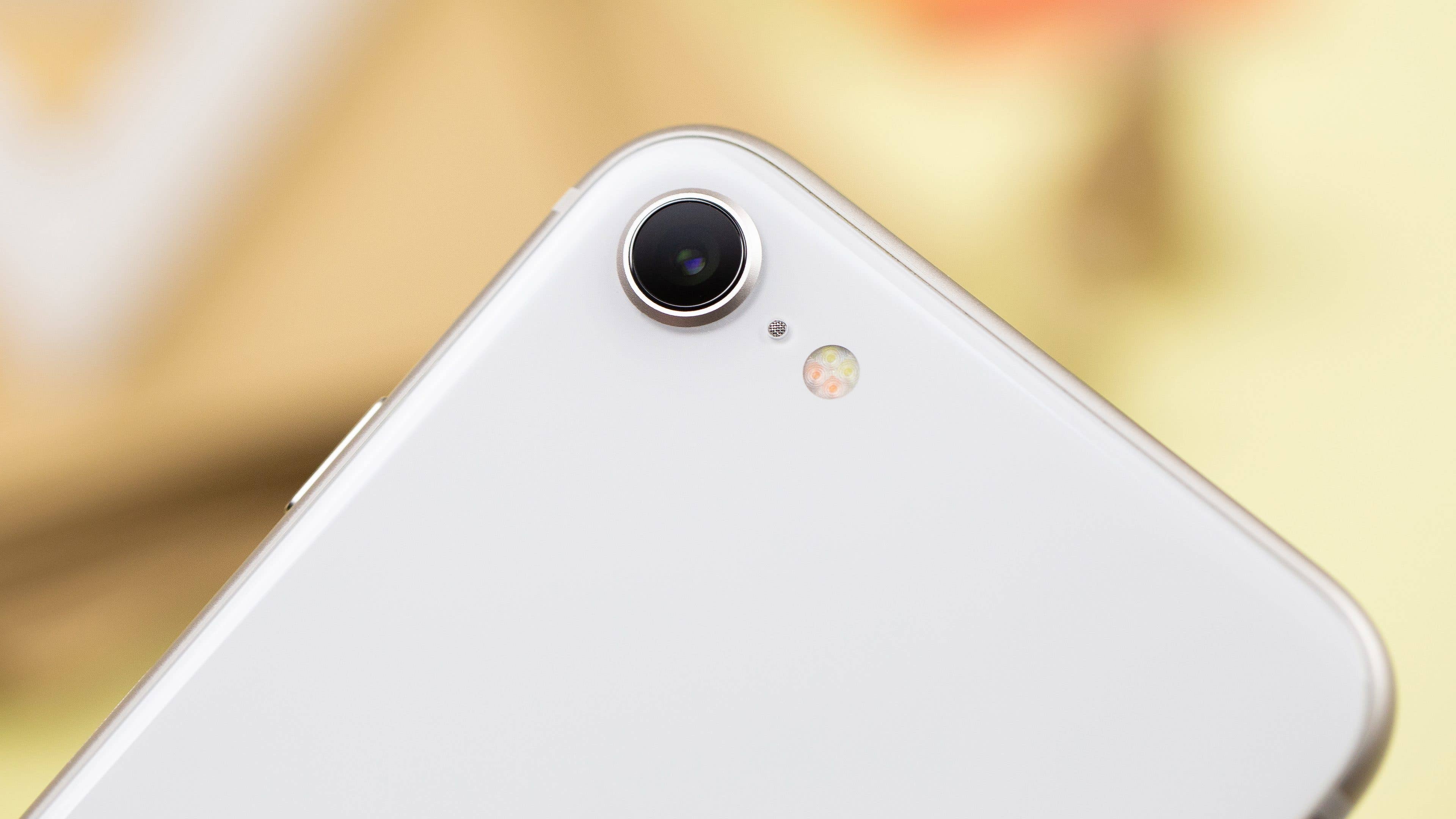 Blick auf die Hauptkamera des Geräts