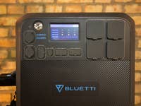 Bluetti AC200Max Front und Display