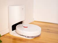 Dreame D10 Plus in der Absaugstation
