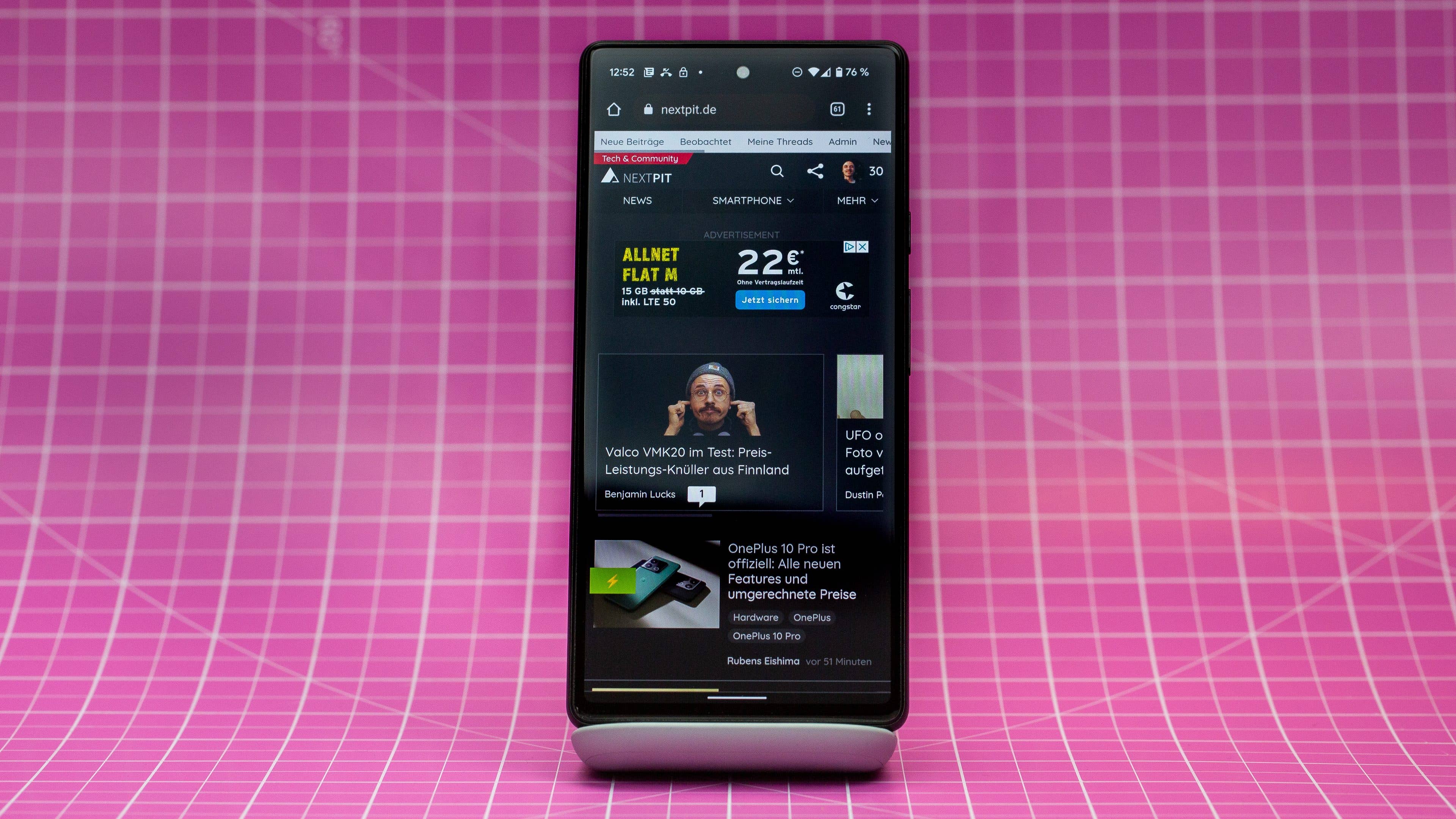 NextPit Google Pixel Stand Phone