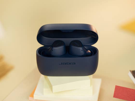 Jabra Elite 4 im Test: Sehr gute In-Ears mit ANC für unter 100 Euro