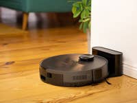 Obode A8 Saugroboter in der Station