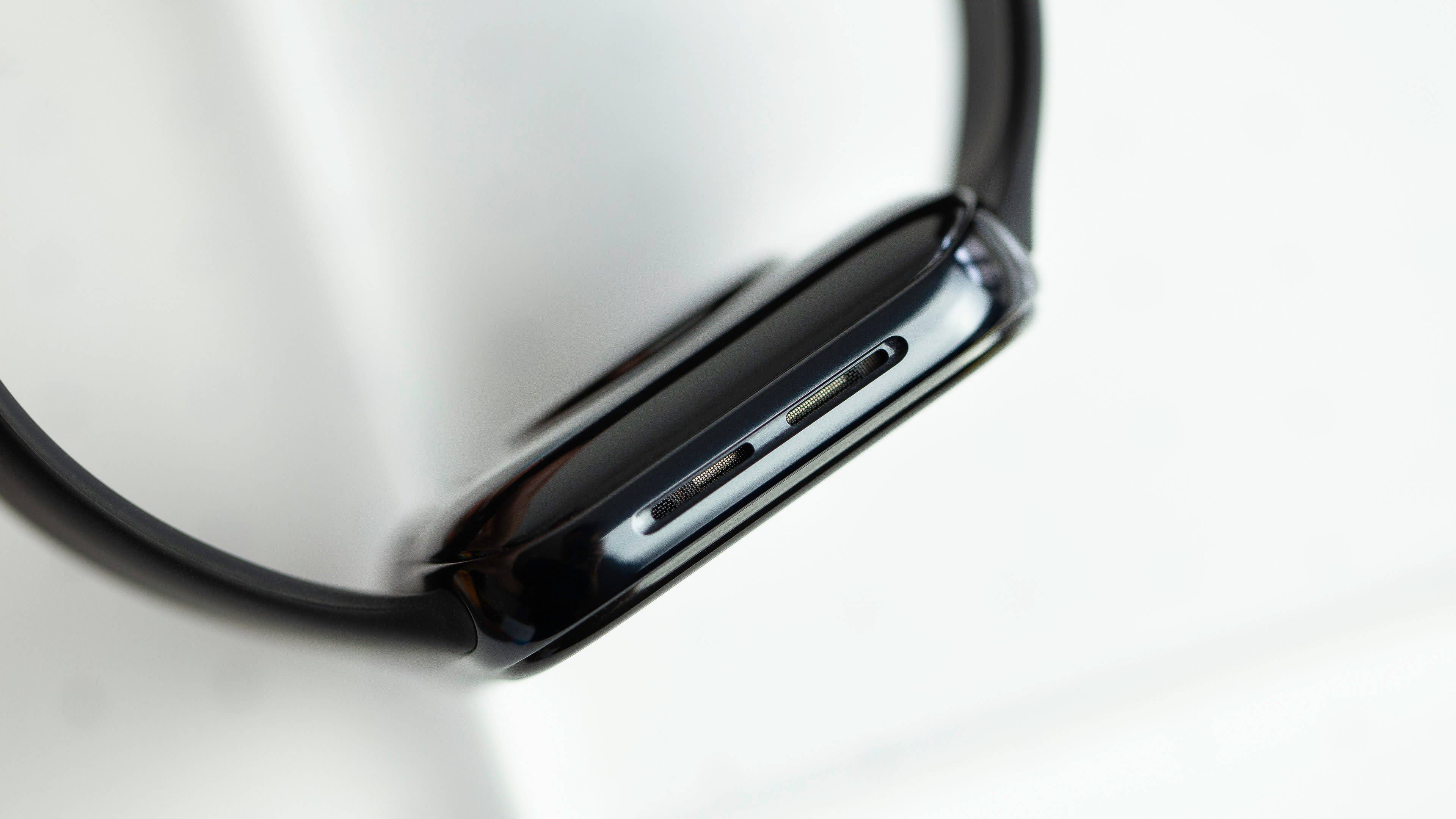 NextPit Oppo Watch side