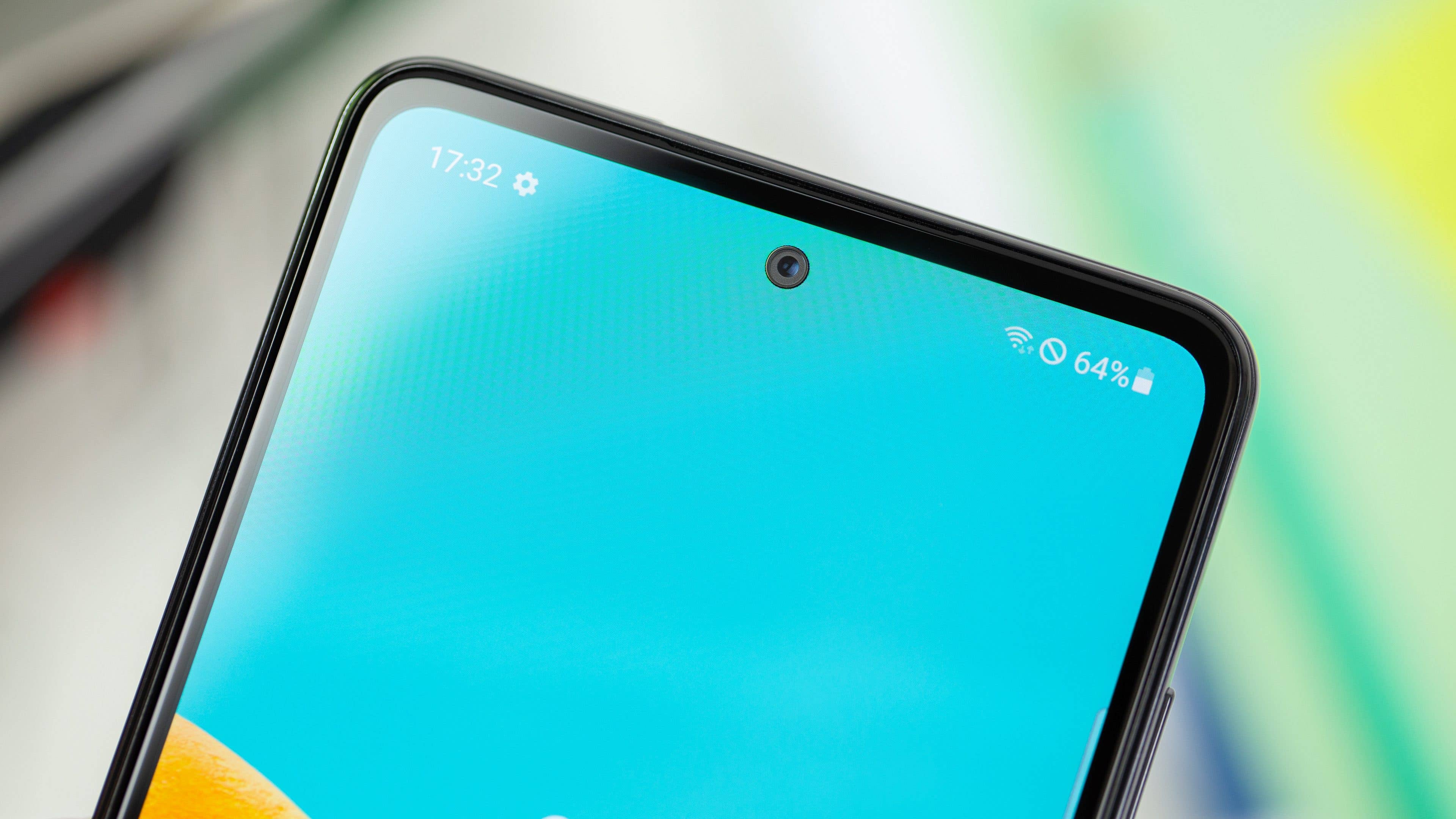 NextPit Samsung Galaxy A52 front camera