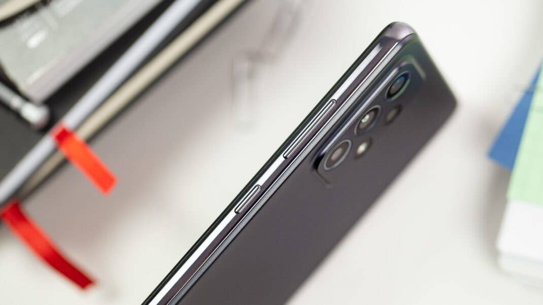 NextPit Samsung Galaxy A52 side