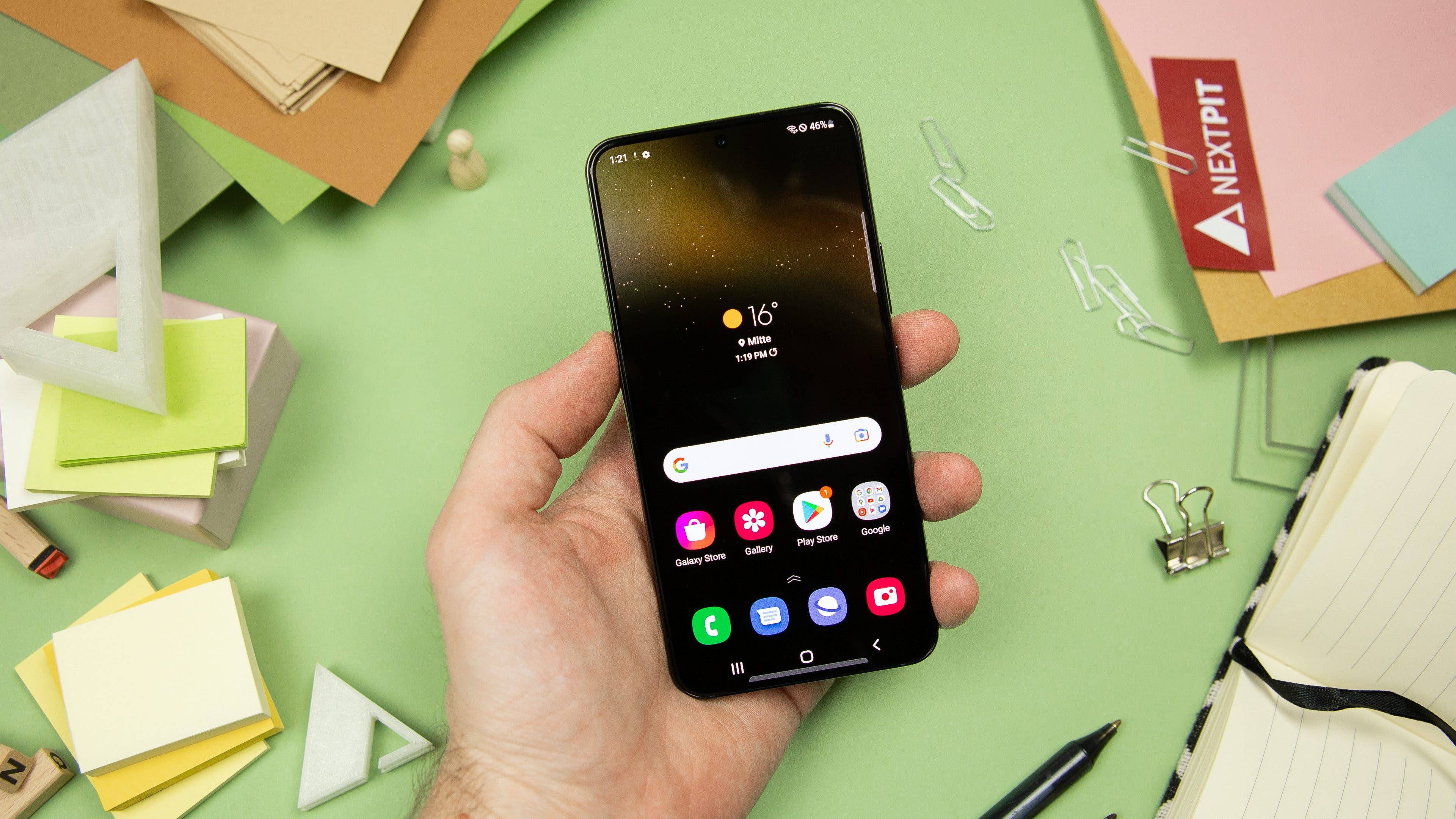 Samsung Galaxy S22 von vorn