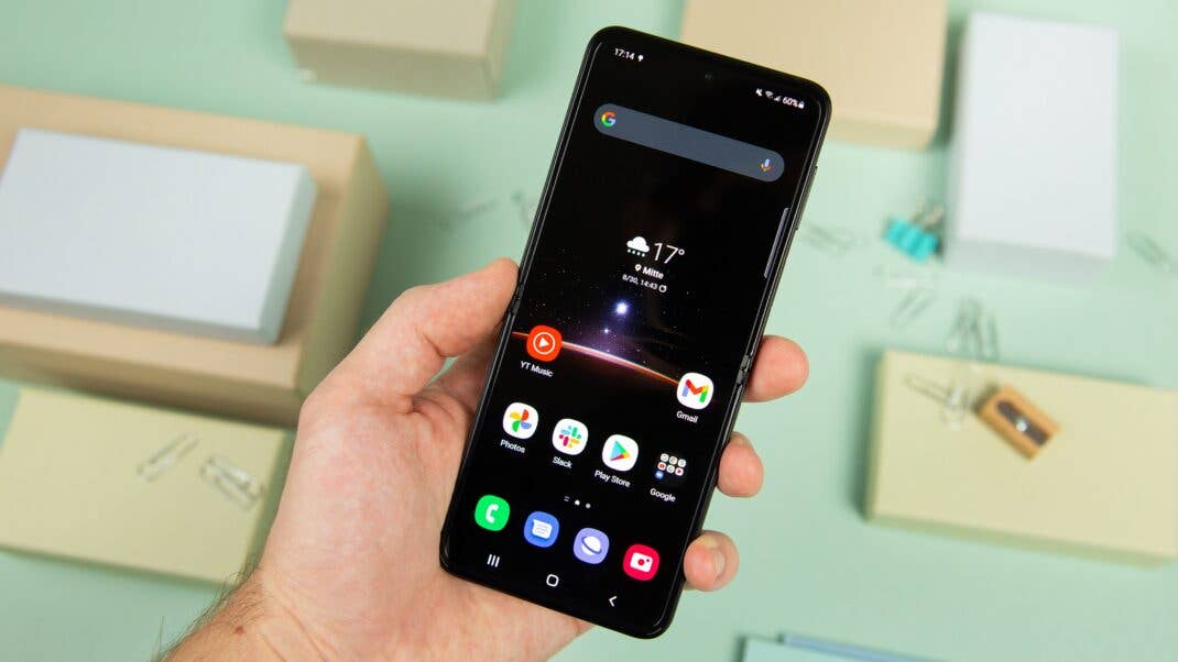 NextPit Samsung Galaxy Z Flip 3 display