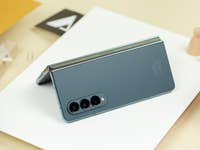 Samsung Galaxy Z Fold 4 außen aufgeklappt