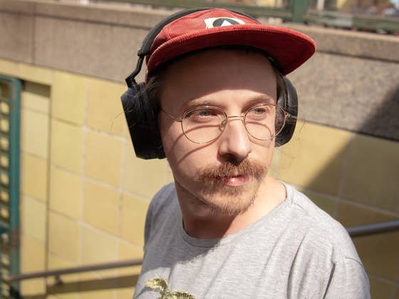 Sennheiser Momentum 4 Wireless im Test: Edler Klang, schnöder Look