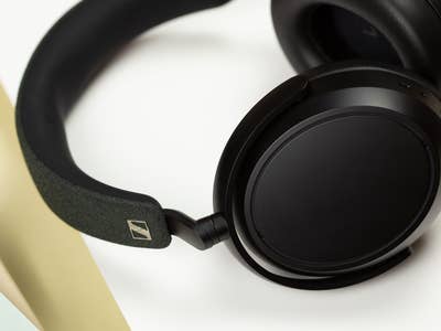 Ohrhörer Momentum 4 Wireless von Sennheiser.