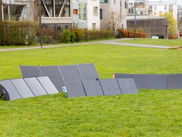 Solarpanels verschiedenster Marken nebeneinander.