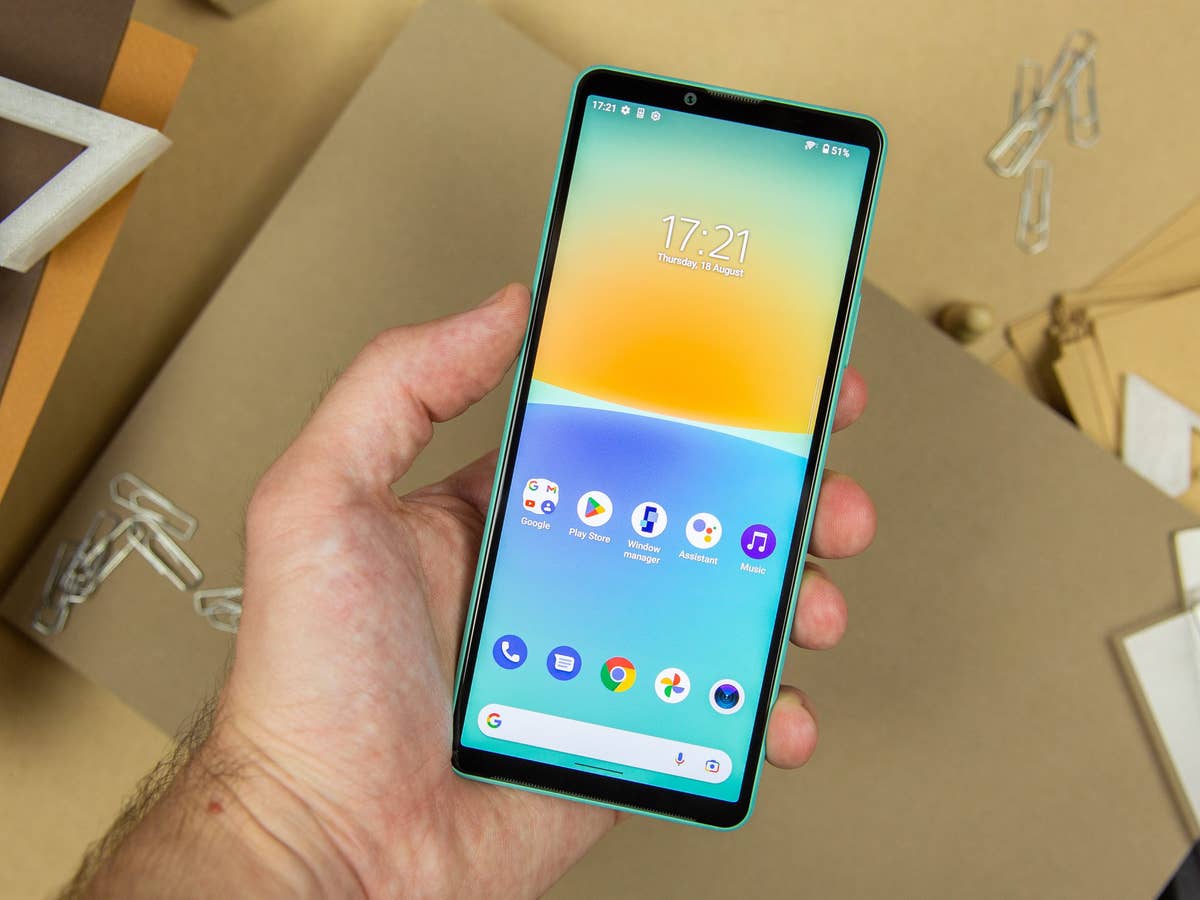 So präsentiert sich das Xperia 10 IV in seiner ganzen Pracht. Xperia 10 IV von vorne