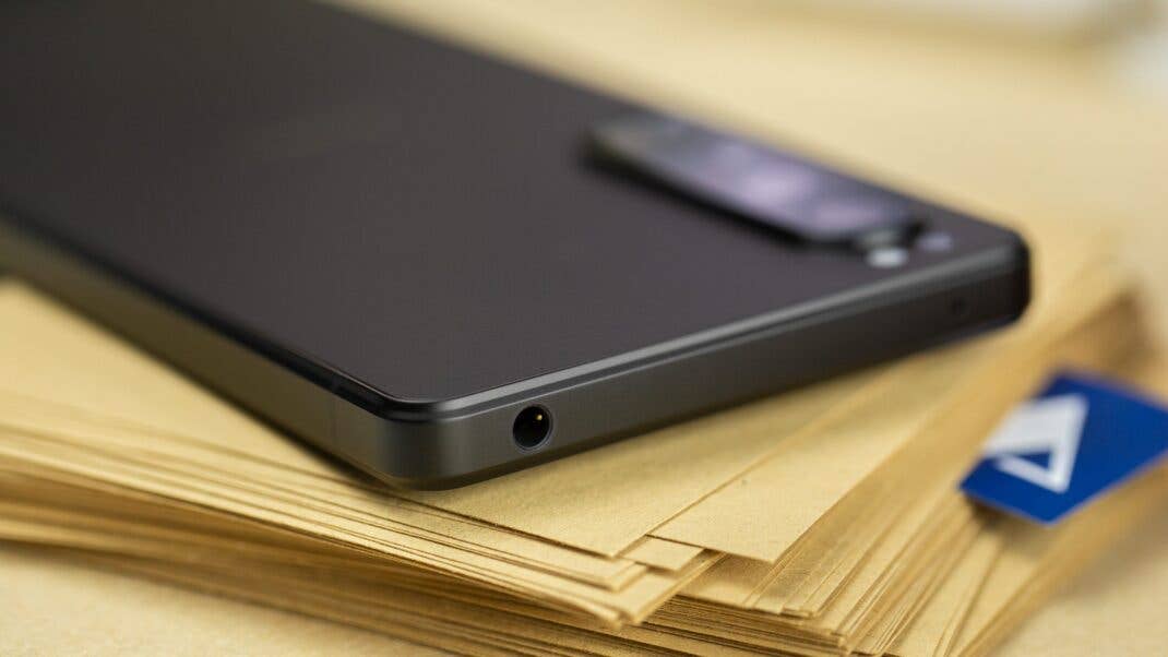 Blick auf die Oberseite mit dem 3,5-mm-Klinkenanschluss Blick auf die Oberseite mit dem 3,5-mm-Klinkenanschluss