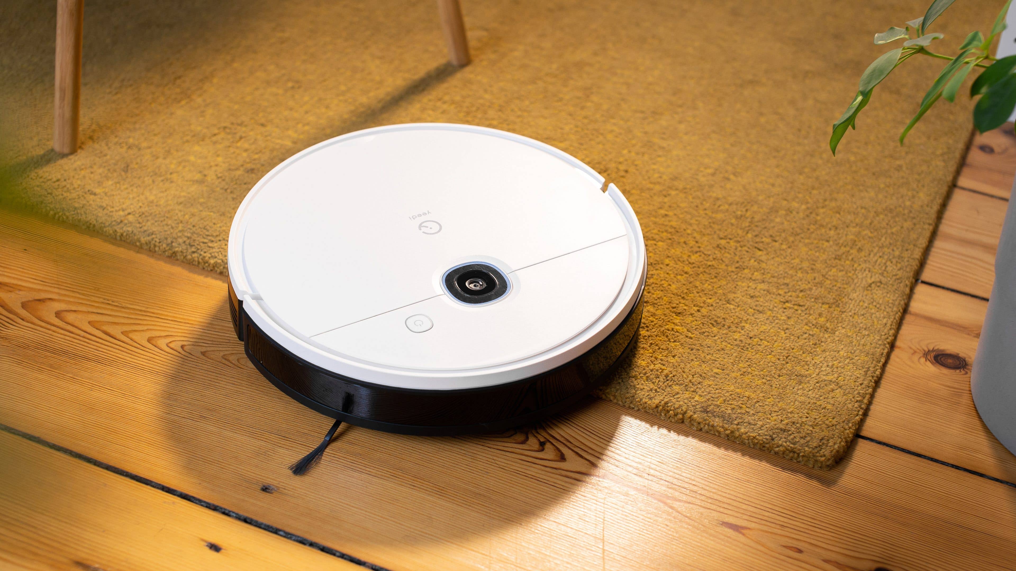 Yeedi Vac Max auf einem Teppich.