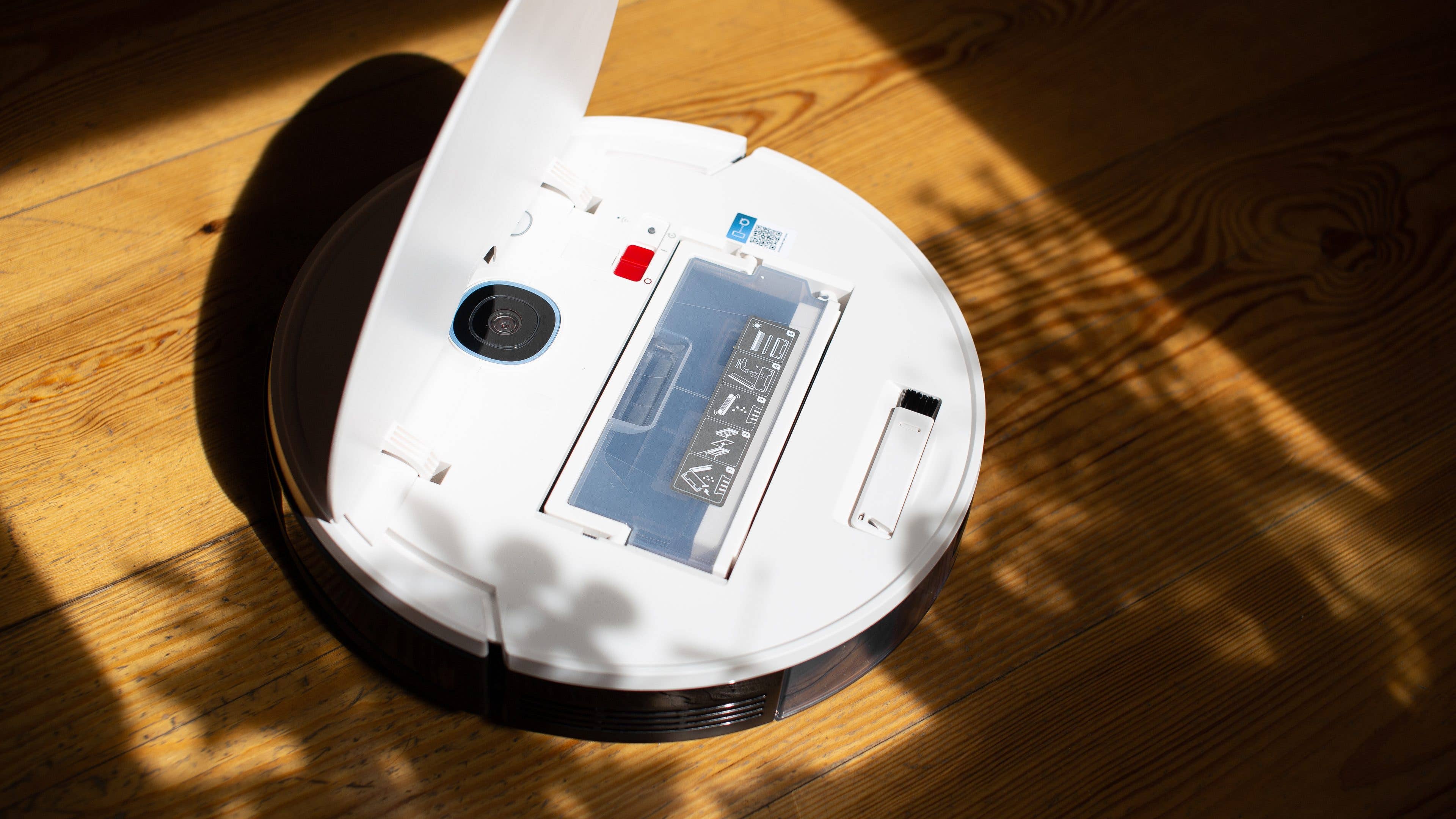 Yeedi Vac Max Unterseite geöffnet.