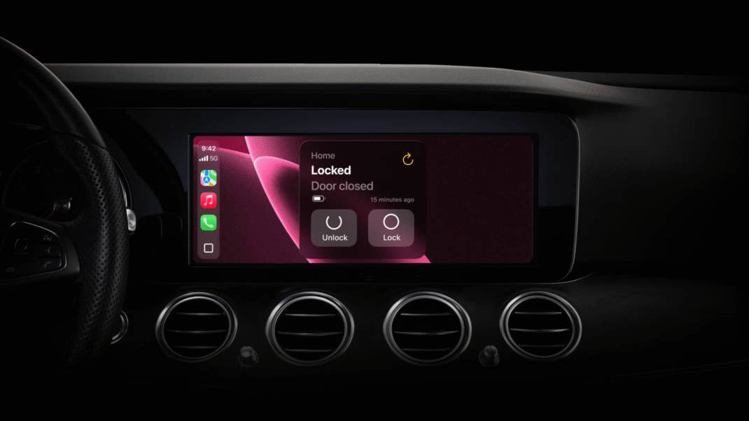 Armaturenbrett mit Nuki CarPlay-Schnittstelle, die Optionen zum Entriegeln oder Verriegeln der Tür anzeigt.