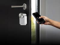 Nuki Smart Lock Pro 4.0 an einer Tür