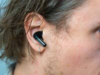 Die OnePluds Buds Pro 2 im Ohr.