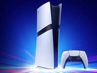 PS5 Pro-Konsole und Controller vor einem blauen Hintergrund mit Lichteffekten.