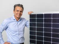 PV-Anlage und Herr Peter Knuth von enerix