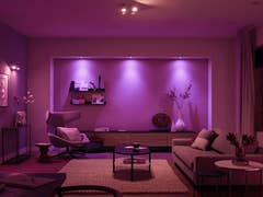Philips Hue Color & Ambiance LED-Lichter im Wohnzimmer