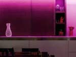 Philips Hue White and Color Ambiance Lightstrip Plus mit Erweiterung in der Küche