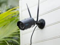 Reolink RLC-510WA an Hauswand bei Regen