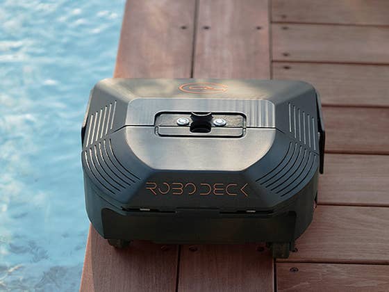 RoboDeck: Dieser Roboter beizt und reinigt Eure Terrasse!