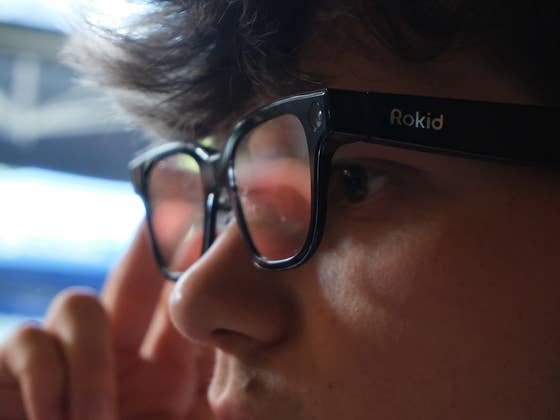 Tschüss, Nerd-Look: Warum Smartglasses 2026 endlich wie normale Brillen aussehen