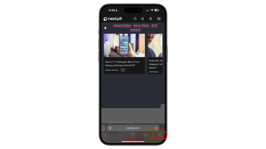 Ein Smartphone zeigt die NextPit-Website mit Artikeln zu Android- und iOS-Updates.