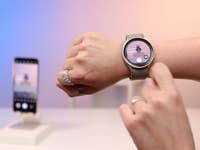 Galaxy Watch 5 mit geöffneter Kamera-Controller-App