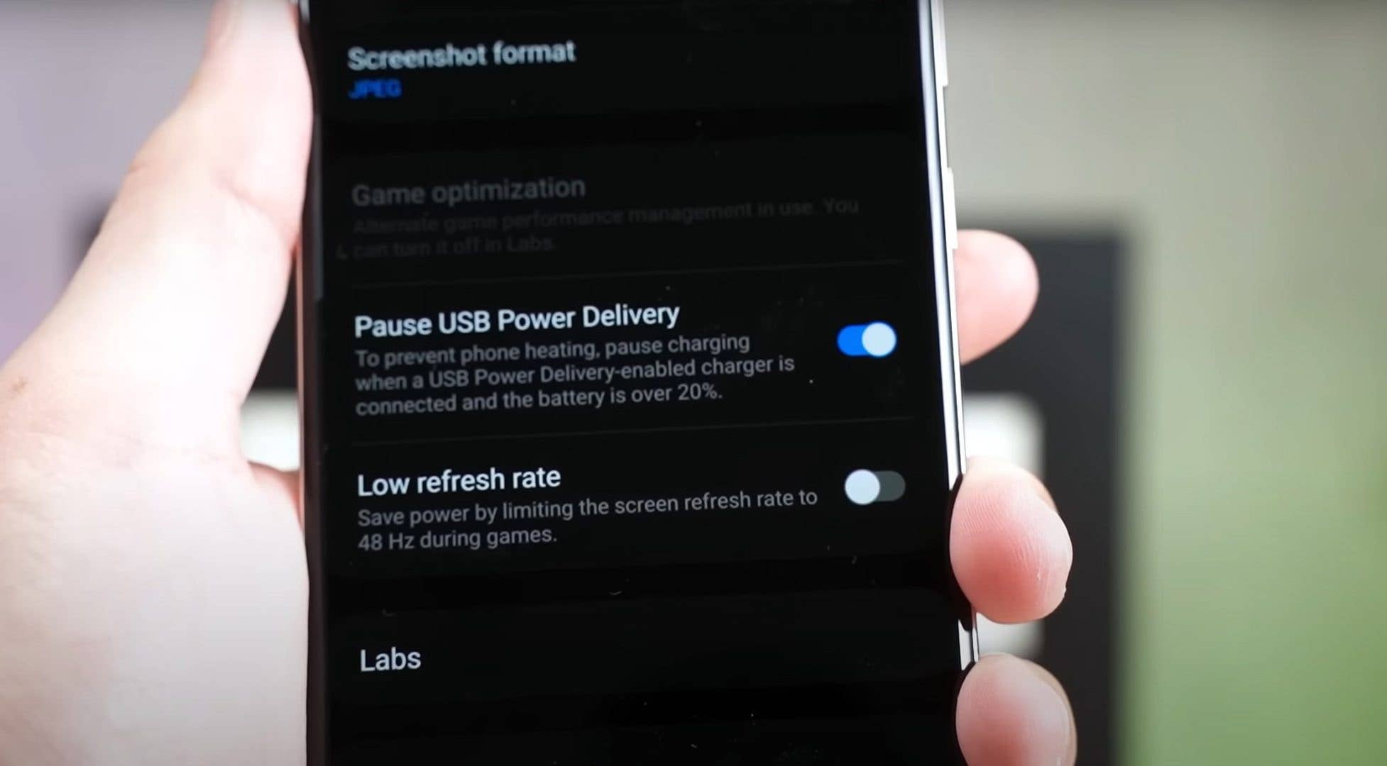 Aktivierung der "Pause USB Power Delivery"-Funktion.