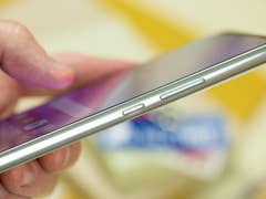 Samsung Galaxy A53 von der Seite.