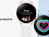 Zwei Samsung Galaxy Watch FE nebeneinander mit unterschiedlichen Armbändern
