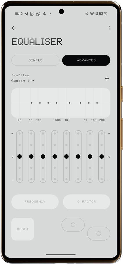 Benutzeroberfläche der Equalizer-App mit Frequenzreglern und Profiloptionen.