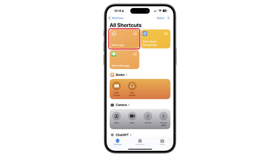 iPhone-Bildschirm zeigt die Shortcuts-App mit verschiedenen Shortcut-Optionen.