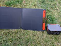 SolarSaga 100 und Jackery Explorer 500 v2