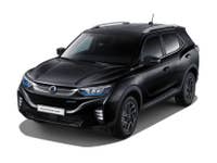 SsangYong_Korando e-Motion_seitlich vorn_schwarz