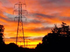 Strommast Sinnbild für Strompreis