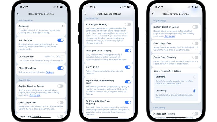 Drei Smartphone-Bildschirme, die die erweiterten Einstellungen für den Ecovacs T80 Omni-Roboterstaubsauger anzeigen.