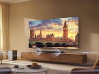 Ein modernes Wohnzimmer mit einer TCL-Soundbar unter einem großen Fernseher, der eine malerische Ansicht von Big Ben zeigt.