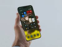 Screenshot zeigt das neue Control Center unter iOS 18