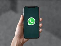 WhatsApp-Logo auf Smartphone
